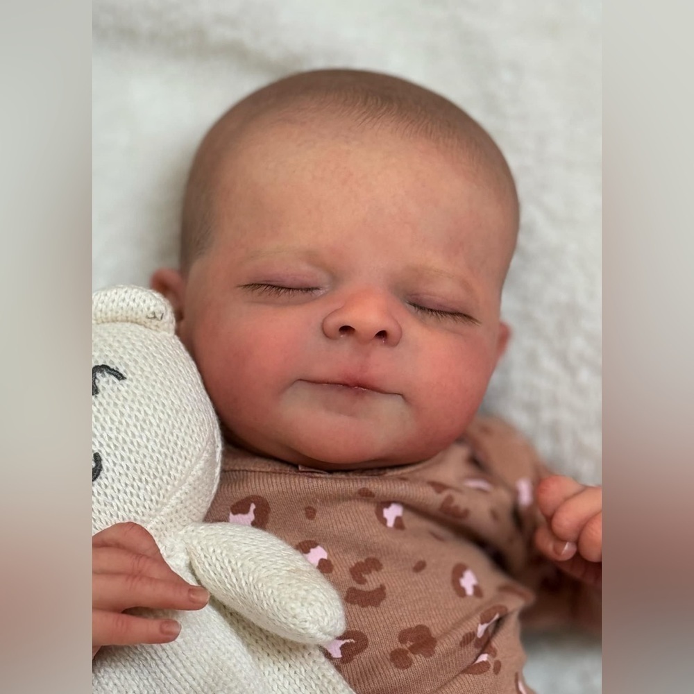 Reborn baby doll - realistic, painted with appropriate mottling of newborn - Picture 10 of 16